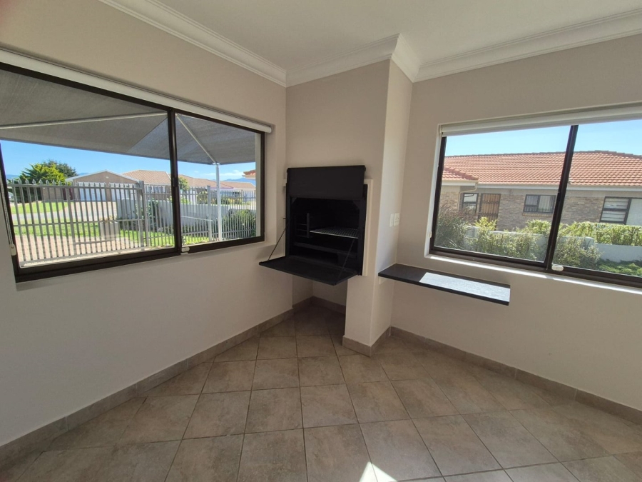 3 Bedroom Property for Sale in Hartenbos Heuwels Western Cape